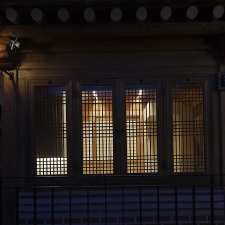The Korean Traditional Hanok In Downtown Seoul For Convenient Public Transportation - Seoul Ari Zewnętrze zdjęcie