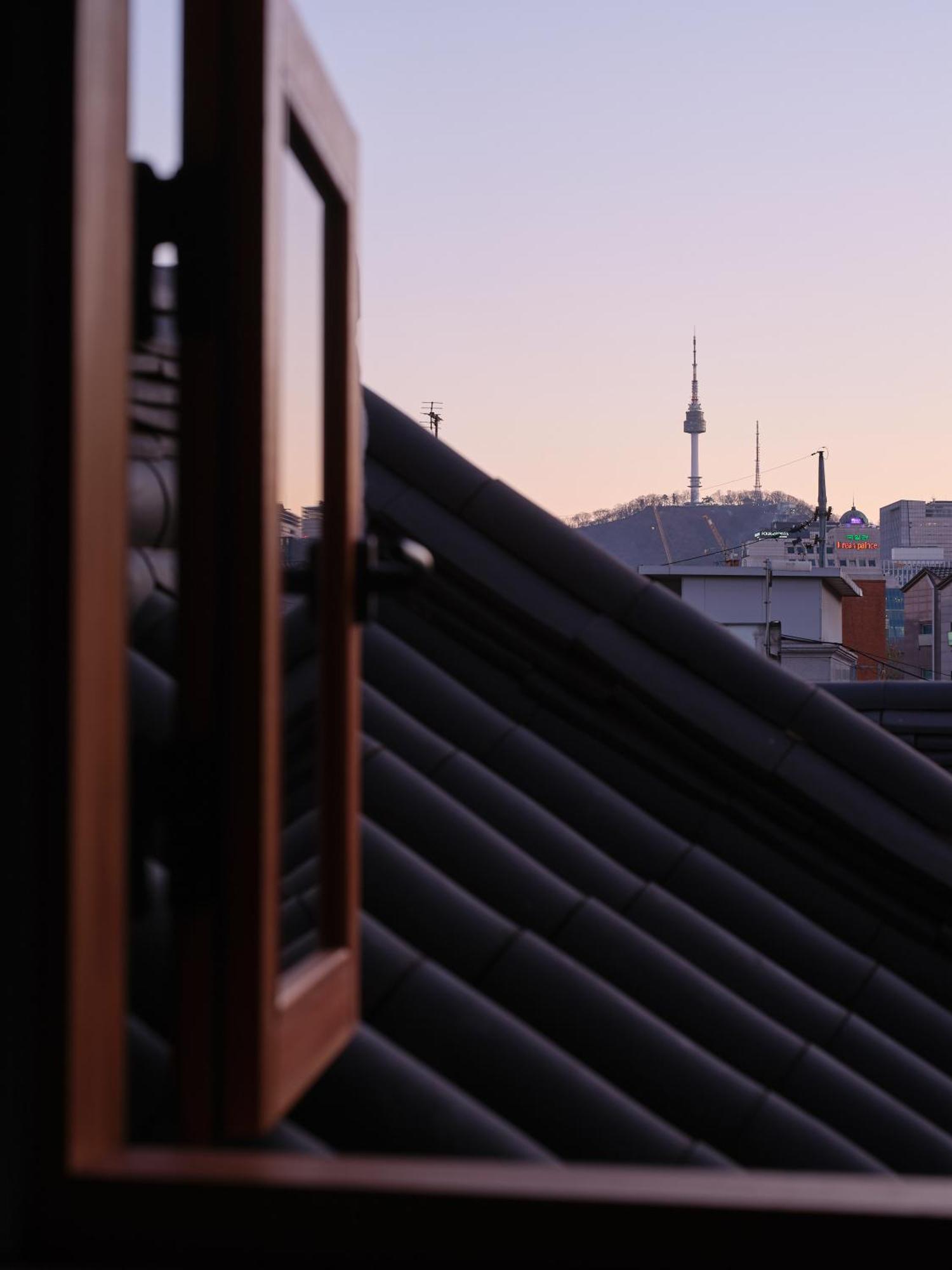 The Korean Traditional Hanok In Downtown Seoul For Convenient Public Transportation - Seoul Ari Zewnętrze zdjęcie